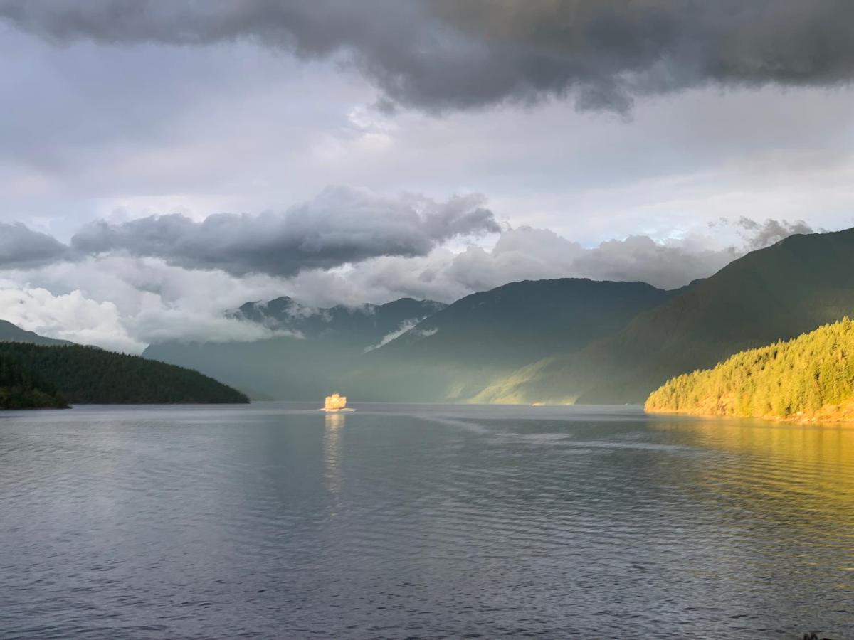 Earls Cove Orca View Bed & Breakfast Egmont Bagian luar foto