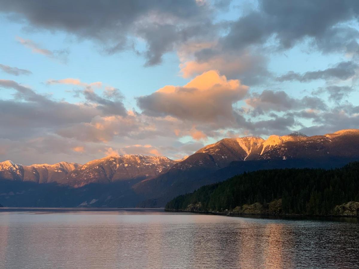 Earls Cove Orca View Bed & Breakfast Egmont Bagian luar foto